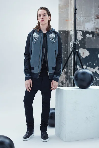 Look 17